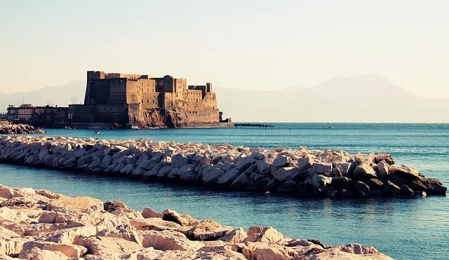 chateau sur la mer a naples